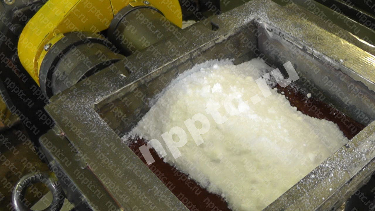 Эксперимент по смешиванию эпоксидной смолы, пигмента и аэросила 