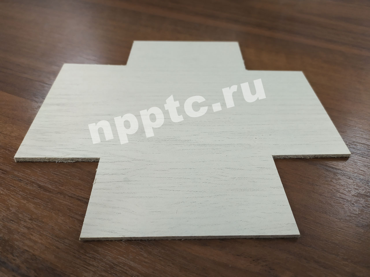 Резка ламината на угловырубном прессе НУ100/1,5