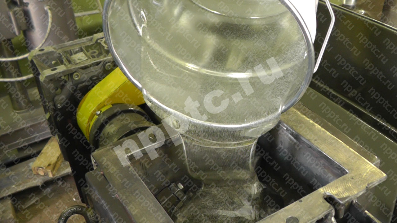 Эксперимент по смешиванию эпоксидной смолы, пигмента и аэросила 